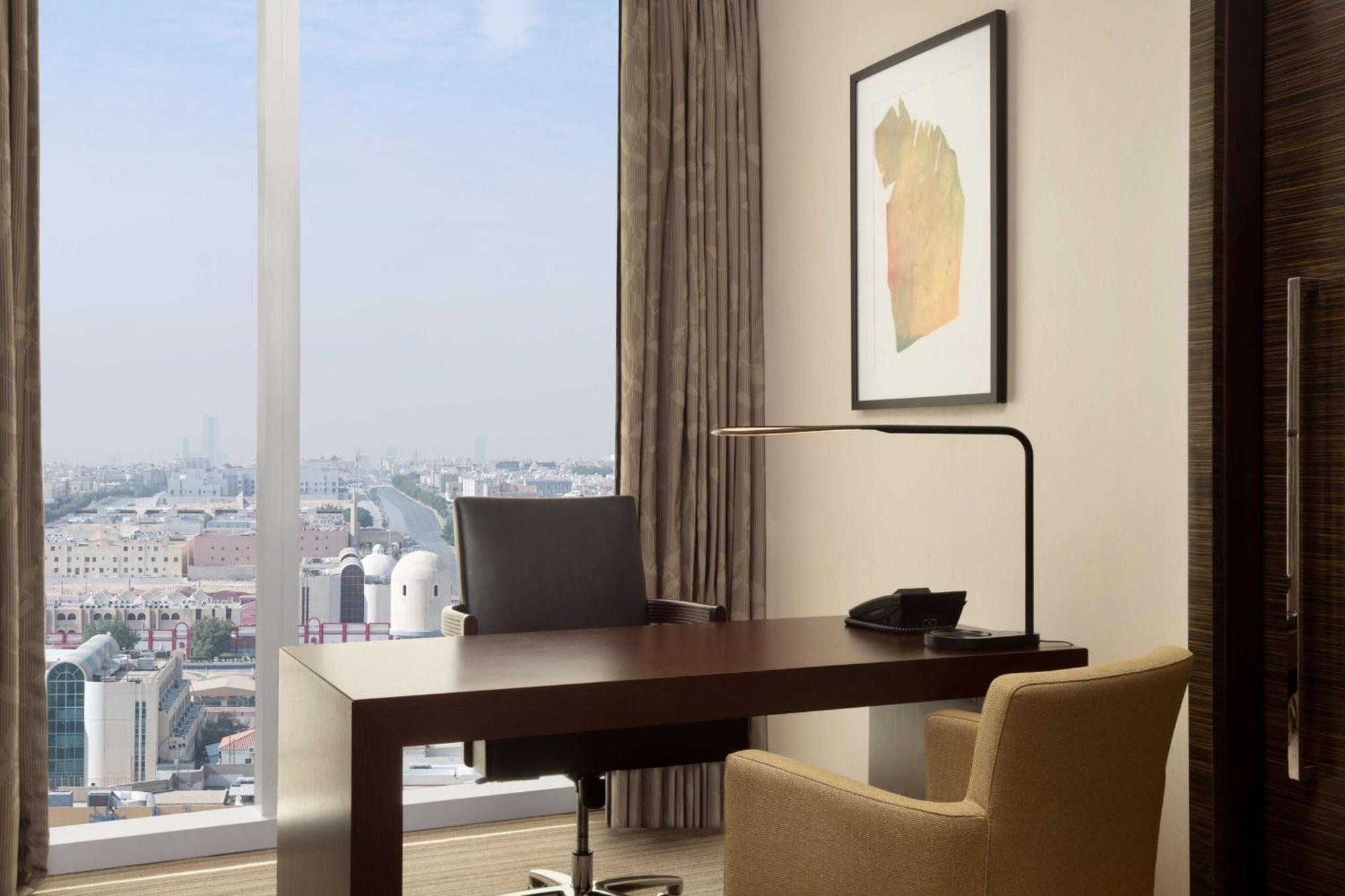 Hilton Riyadh Hotel & Residences Kültér fotó A work desk in a hotel room