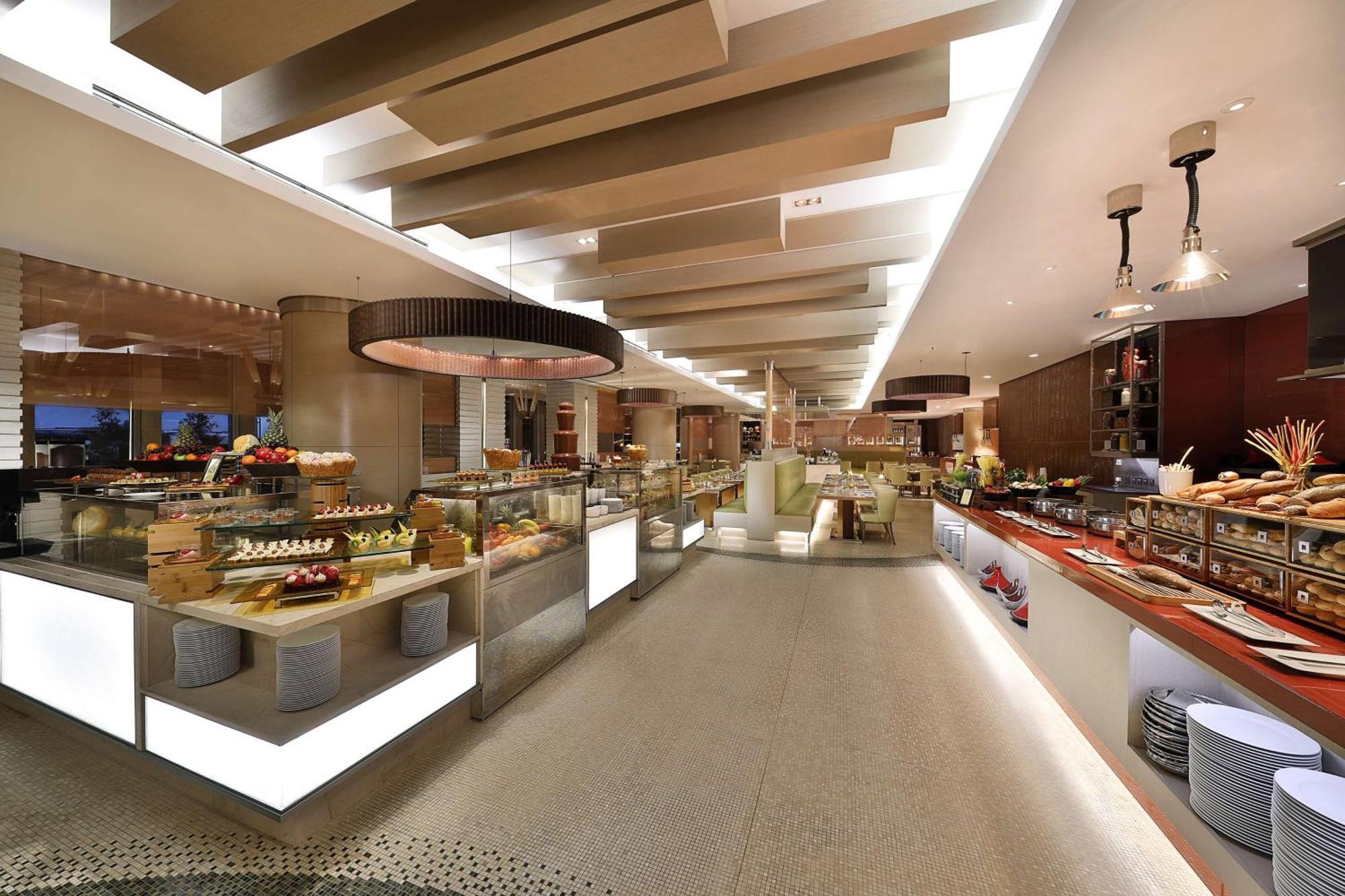 Hilton Riyadh Hotel & Residences Kültér fotó The buffet at the Grand Hyatt Hotel, Colombo, Sri Lanka