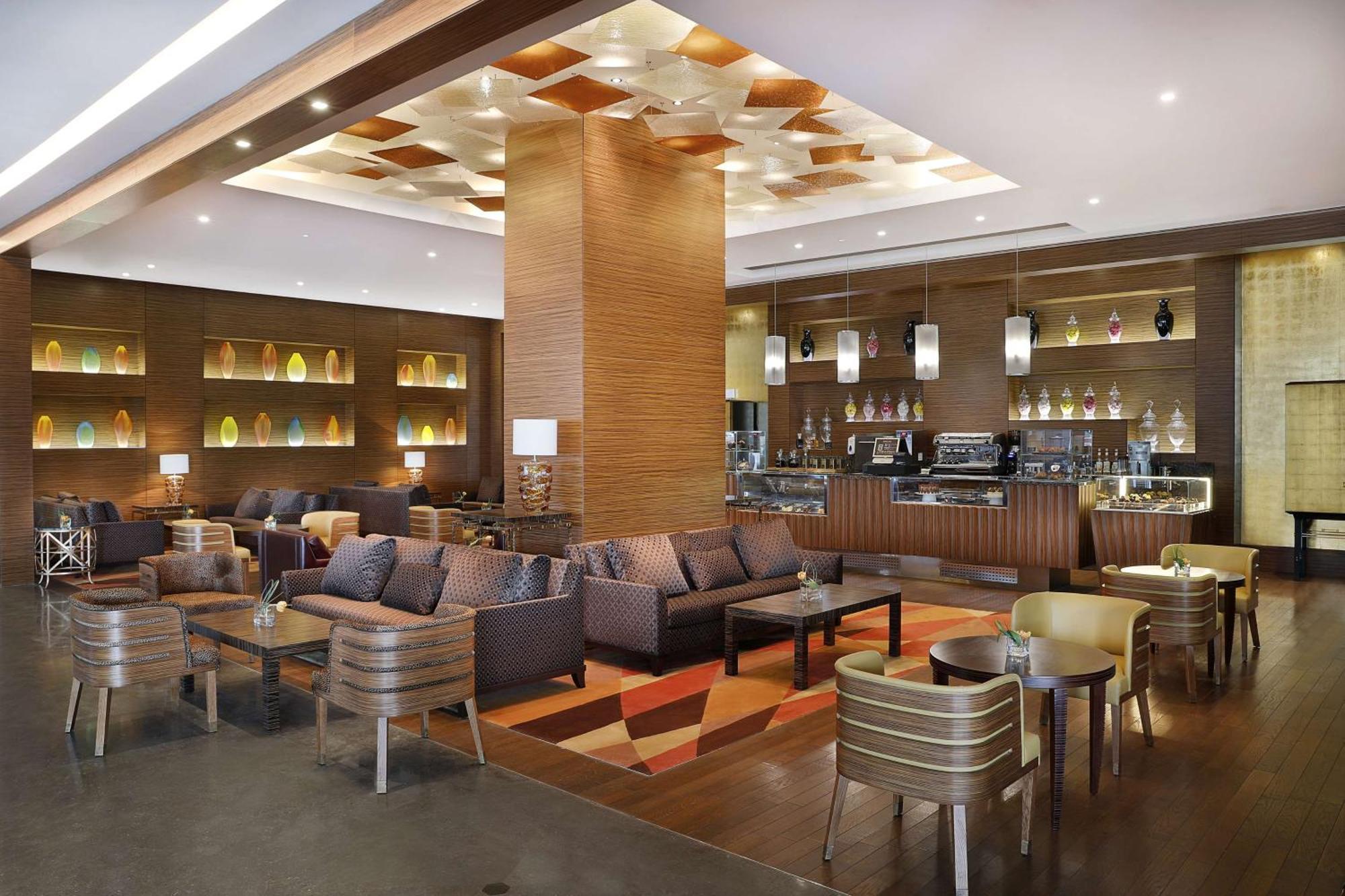 Hilton Riyadh Hotel & Residences Kültér fotó The lounge at the airport