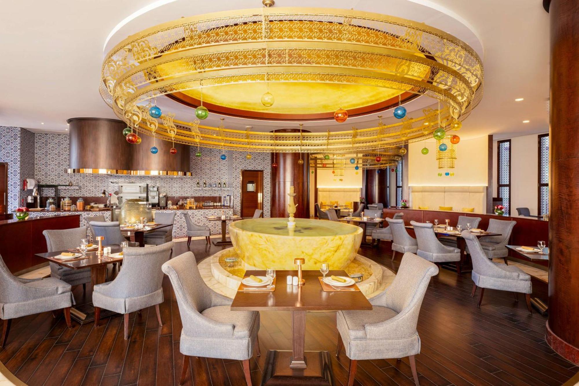 Hilton Riyadh Hotel & Residences Kültér fotó The restaurant