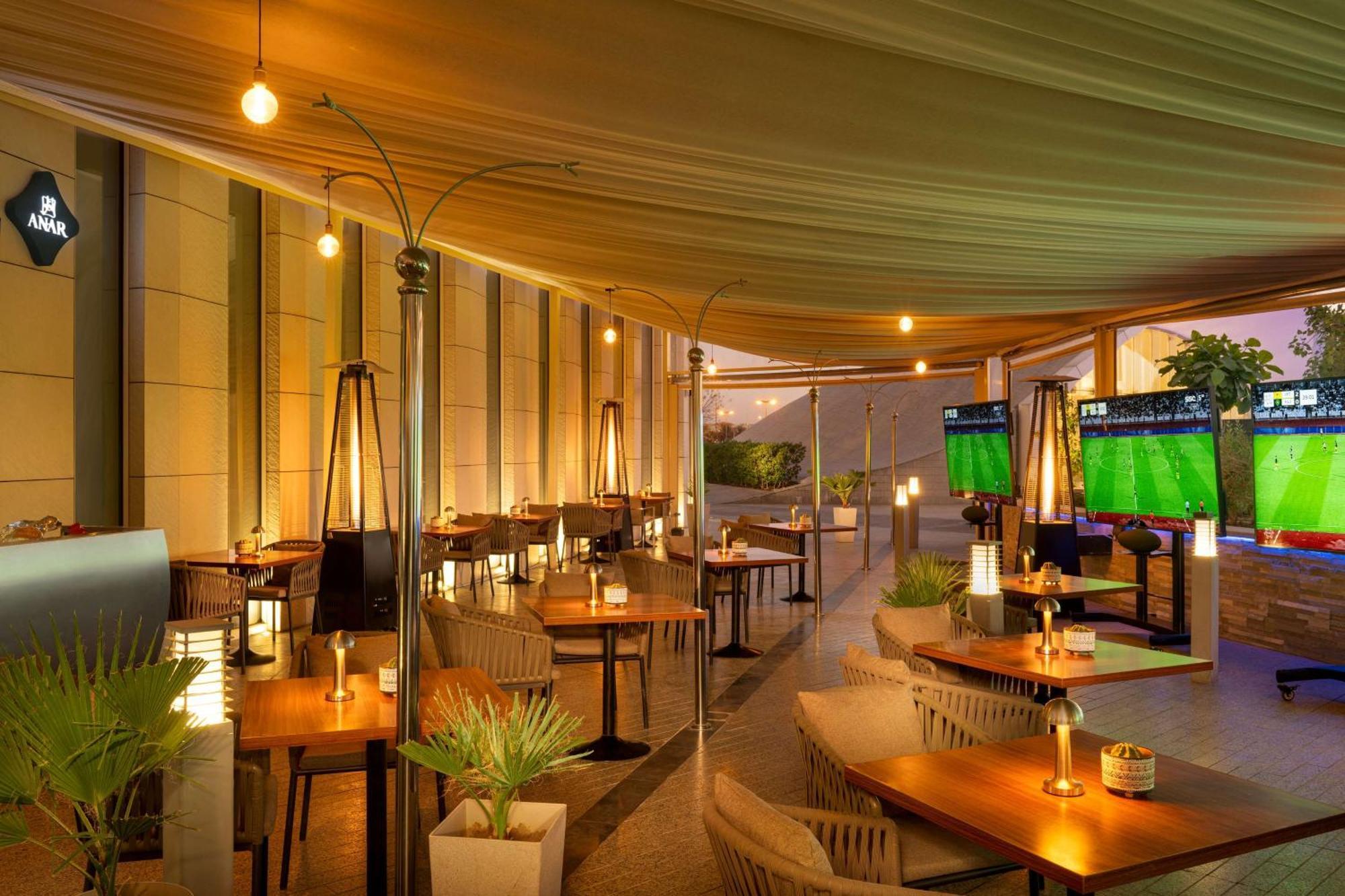 Hilton Riyadh Hotel & Residences Kültér fotó The Terrace