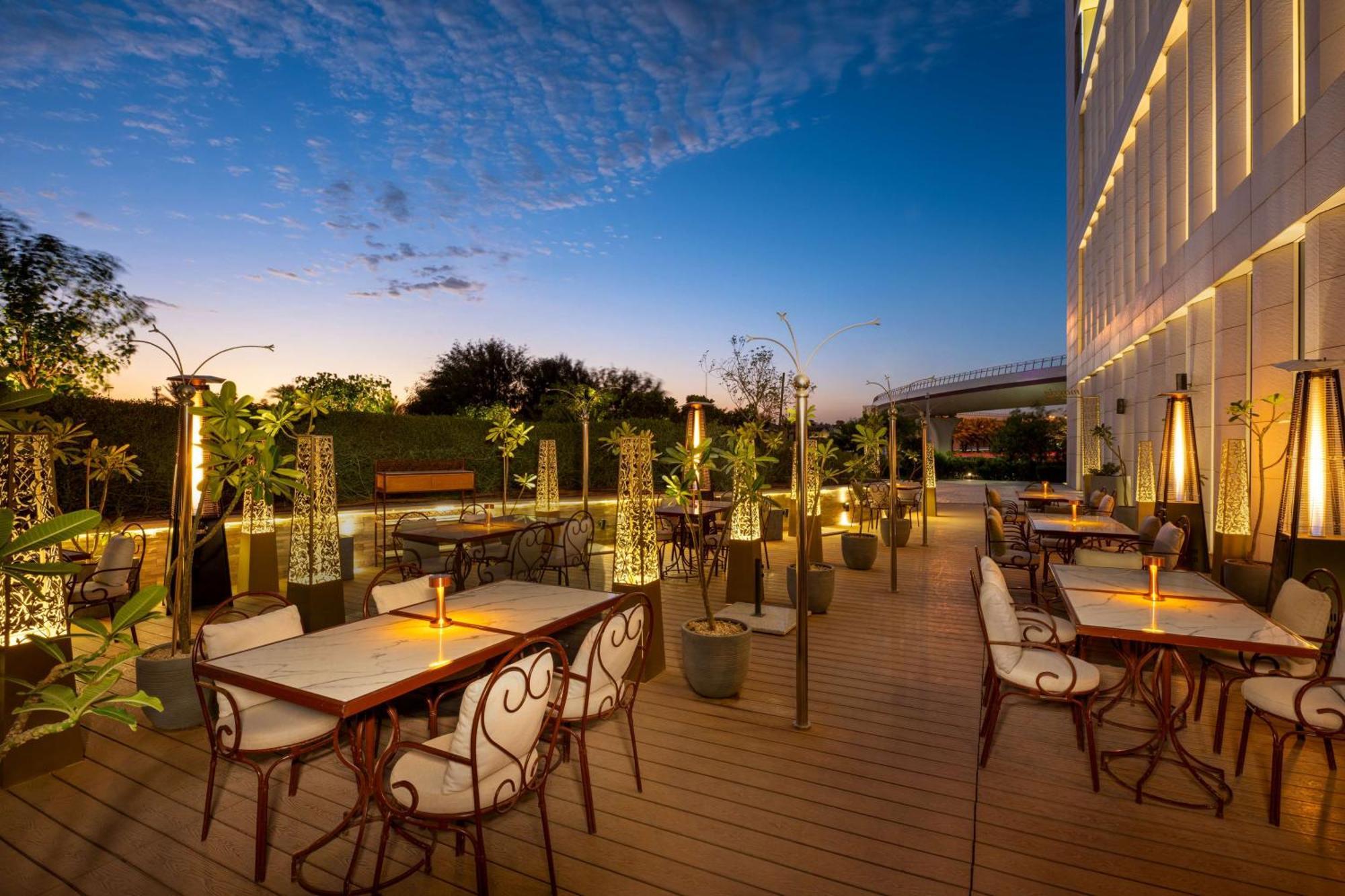 Hilton Riyadh Hotel & Residences Kültér fotó The Park, Hyderabad